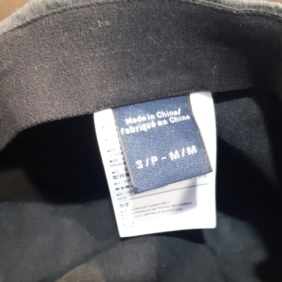 Arc'teryx Charcoal Gray/(Carbon Copy) Quanta Hat with Red Logo - Picture 4 of 7